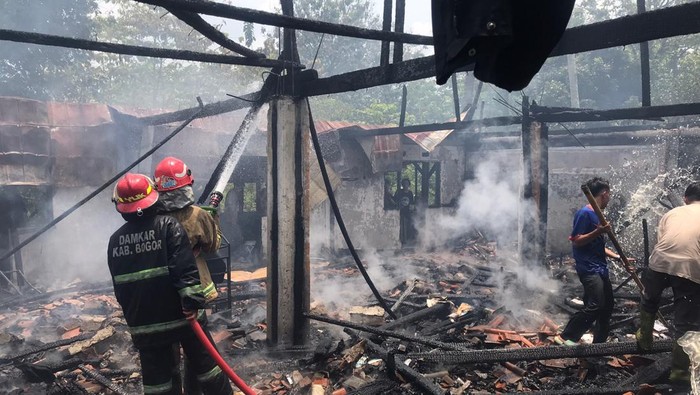 Pondok pesantren di Leuwisadeng, Bogor, kebakaran, Jumat (17/3/2023).