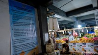 Baru sebagian kios yang sudah terisi di gedung baru Pasar Ciputat.   