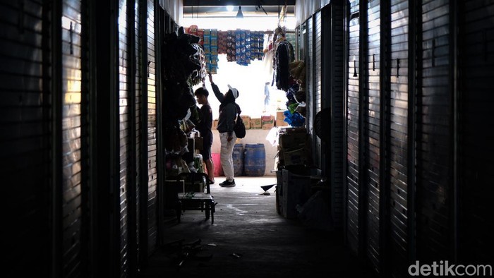 Pasar Ciputat terpantau sepi usai revitalisasi gedung baru di Tangerang Selatan, Jumat (17/3/2023).