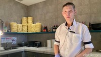 Executive Chinese Chef Kong Fook Sin dari The Chinese National menjelaskan di sini ada sekitar 16 jenis dimsum yang tersaji di buffet. Untuk pilihan menu ala cartenya mencapai 26 jenis.