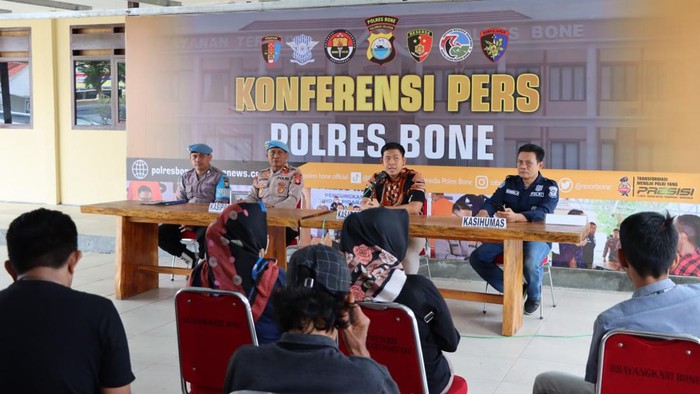 Rilis kasus oknum polisi lecehkan 2 wanita di puskesmas Bone.