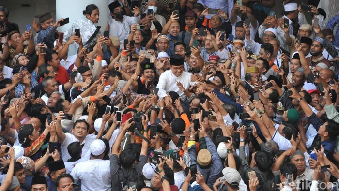 Safari politik Anies Baswedan di Surabaya