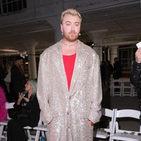Penampilan Sam Smith beberapa bulan terakhir ini jadi sorotan netizen dan penggemar. Gayanya mencuri perhatian karena pilihan busana yang kini lebih feminin. Foto: Getty Images