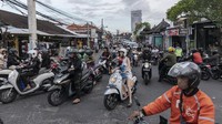 Sejumlah ruas jalan di Bali sudah kembali dipadati kendaraan.  