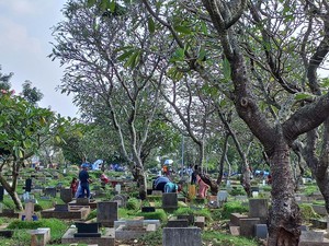 TPU Menteng Pulo Mulai Ramai Didatangi Peziarah Jelang Ramadan