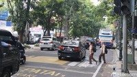 Ada 3 titik lampu merah pejalan kaki yang bisa digunakan warna. Namun sayang, hanya 2 yang bisa difungsikan.