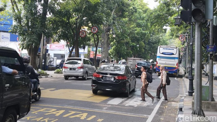 Tombol lampu merah di Balai Kota Bandung Tombol lampu merah di Balai Kota Bandung