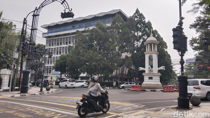 Tombol lampu merah di Balai Kota Bandung Tombol lampu merah di Balai Kota Bandung