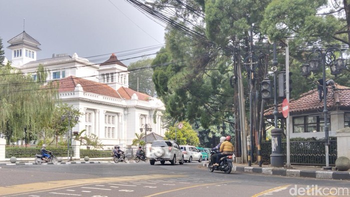 Tombol lampu merah di Balai Kota Bandung