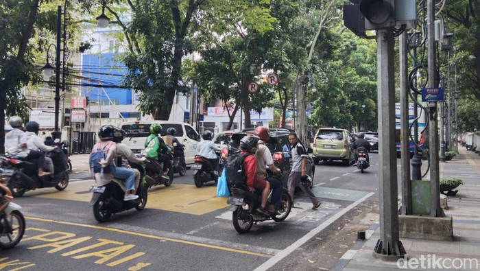 Tombol lampu merah di Balai Kota Bandung Tombol lampu merah di Balai Kota Bandung