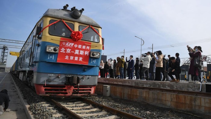 BEIJING, CHINA - MARCH 16: A China-Europe freight train loaded with 55 containers of goods sets out from Mafang railway station on March 16, 2023 in Beijing, China. The freight train left Beijing today bound for Moscow, marking the launch of the first direct China-Europe freight train service from Beijing. (Photo by Wei Tong/Beijing Youth Daily/VCG via Getty Images)