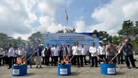 Disebutkan 730 bal pakaian, alas kaki, dan tas bekas ini nilainya mencapai Rp 10 miliar. Foto: Dok. Kemendag