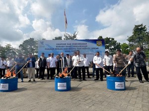 Baju hingga Sepatu Impor Bekas Dibakar, Nilainya Rp 10 Miliar