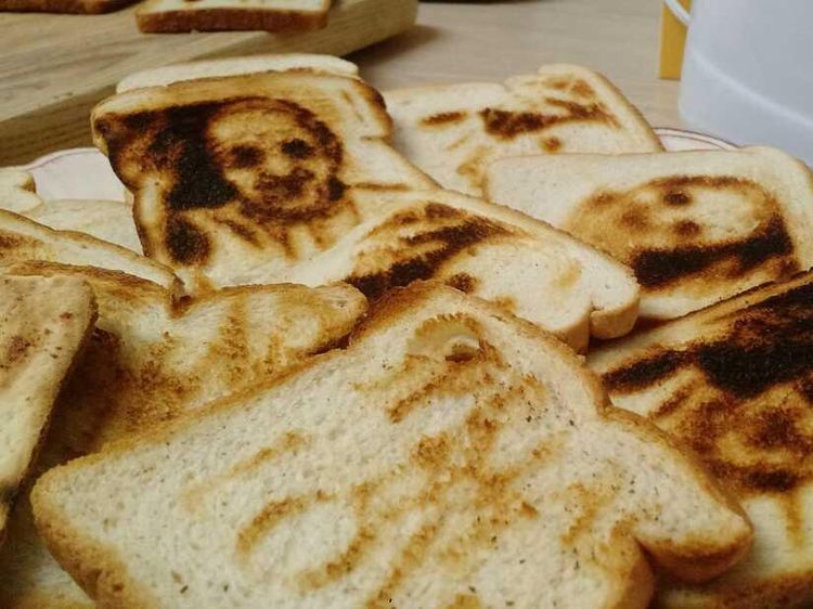 10 Roti Bentuk Wajah Manusia hingga Bebek yang Lucu Sampai Menyeramkan