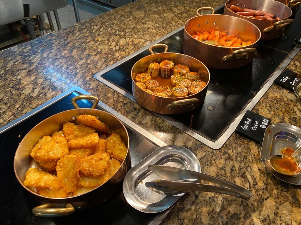 Ada Ratusan Menu Sarapan Enak di Hotel Mewah Ini, Rendang hingga Kari India