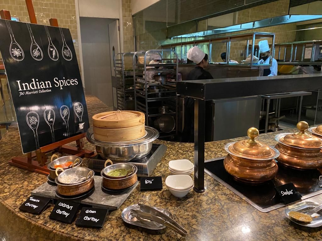 Ada Ratusan Menu Sarapan Enak di Hotel Mewah Ini, Rendang hingga Kari India