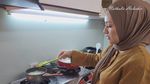 Aksi Nathalie Holscher Masak Aneka Makanan di Dapur Bikin Ngiler!