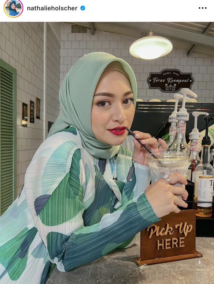 Aksi Nathalie Holscher Masak Aneka Makanan di Dapur Bikin Ngiler!