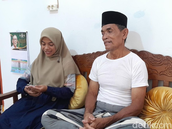 Ana Amalia dan Emen, pasutri beda usia 36 tahun di Pangandaran.