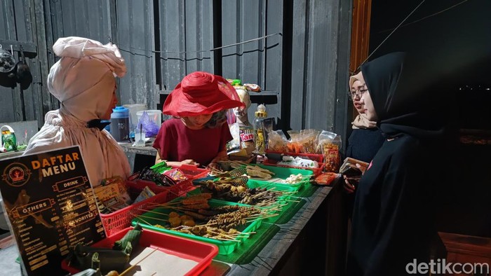 Angkringan Horor di Sumpiuh, Banyumas. Foto diunggah Sabtu (18/3/2023).