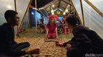 Sensasi Makan Ditemani Pocong di Angkringan Horor Sumpiuh, Berani Coba?