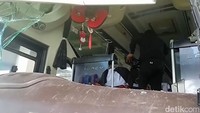 Kini bus bersama sopirnya sudah dimankan pihak kepolisian untuk kemudian dilakukan pemeriksaan lebih lanjut di Mapolres Maros. (Foto: Reinhard Soplantila/detikSulsel)