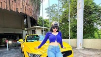 DJ Dinar Candy kembali santer dibicarakan usai mengatakan memiliki pasangan baru. Usai putus hubungan dengan Ridho Ilahi, dirinya mengaku tak ujung menemukan pasangan. Foto: Instagram/dinar_candy