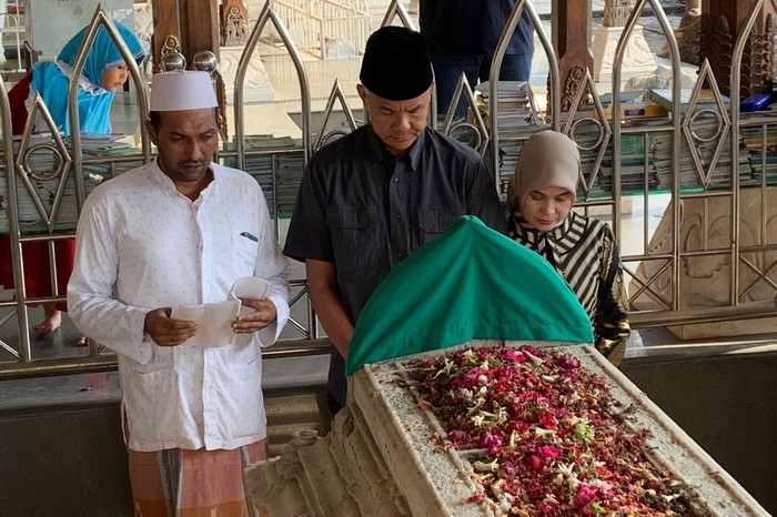 Ganjar ziarah ke Sunan Gresik