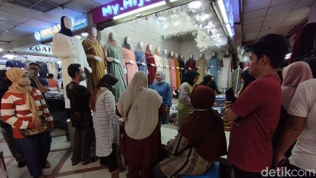 geliat pasar tanah abang menjelang ramadan