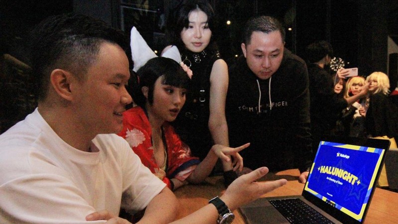 Dalam memajukan ekonomi kreatif di sektor Anime-Comic-Games (ACG), HaluApp hadirkan platform marketplace khusus Wibu. Ini foto-fotonya.