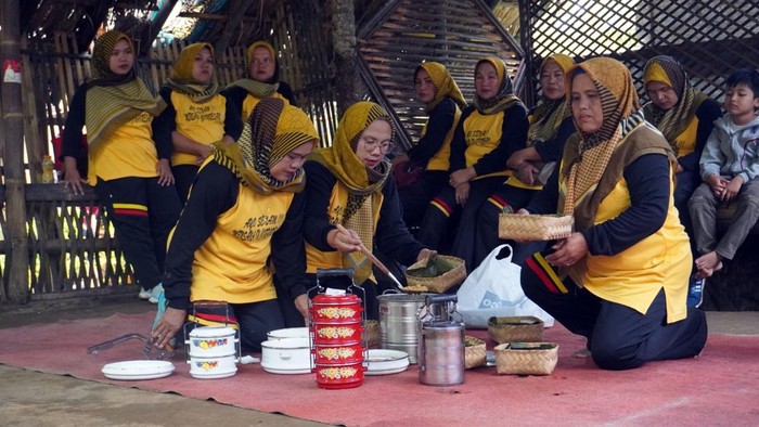 Hidupkan Tradisi Nganteuran Resep Perempuan Jampang Lewat Bingkai Para Sineas