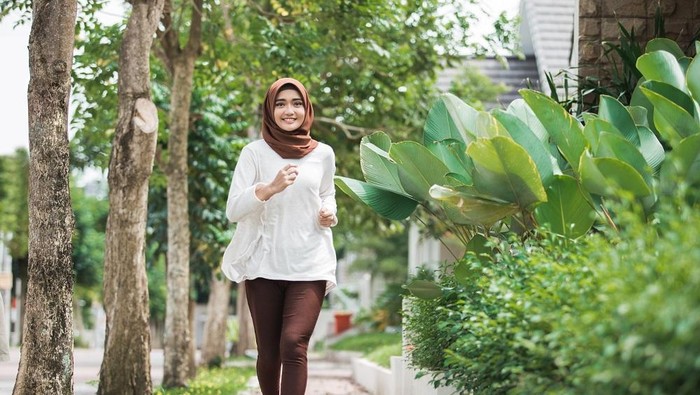 Ilustrasi Perempuan Hijab Olahraga