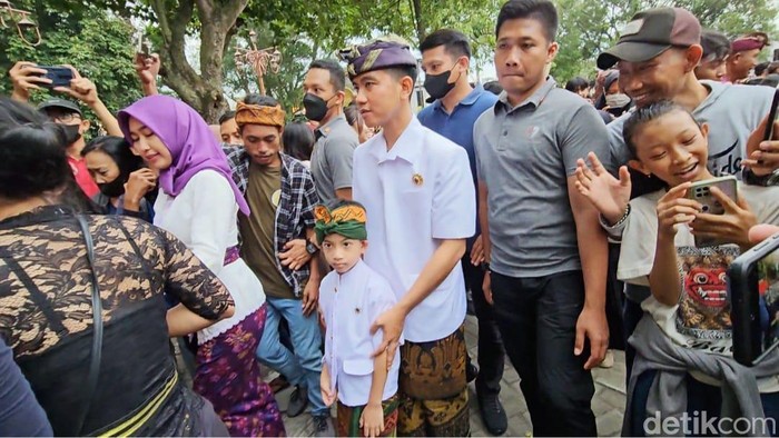 Jan Ethes Srinarendra ikut pawai ogoh-ogoh di Solo, Jumat (18/3/2023).