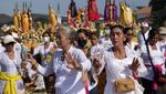 Jelang Nyepi, Umat Hindu Bali Menyucikan Diri Melalui Upacara Melasti