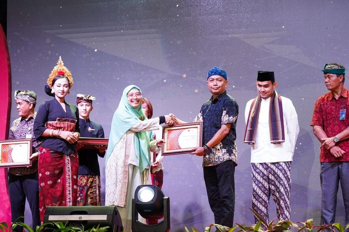 KAI Raih Penghargaan PR Indonesia Awards