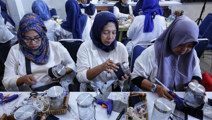 Kala Edukasi Keuangan dan Kesehatan Disatukan AXA Mandiri terus berkomitmen memberikan edukasi kesehatan dan literasi keuangan pada pelaku UMKM, di Rumah BUMN Bank Mandiri, Surabaya, Jumat (17/3/2023).