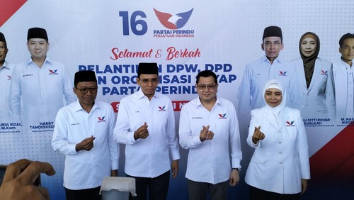 Ketua Umum Partai Perindo Hary Tanoesoedibjo didampingi Ketua Harian Perindo Pusat TGB Muhammad Zainul Majdi, Ketua Dewan Pertimbangan Partai Perindo NTB Sitti Rohmi Djalilah, dan Ketua DPW Muhammad Khairul Rizal, Sabtu (18/3/2023) di Kota Mataram.