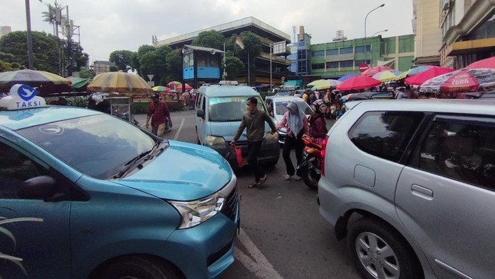 Lalin di sekitar Pasar Tanah Abang macet (Brigitta/detikcom)