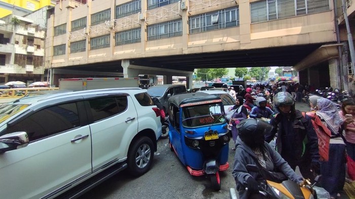 Lalin di sekitar Pasar Tanah Abang macet (Brigitta/detikcom)