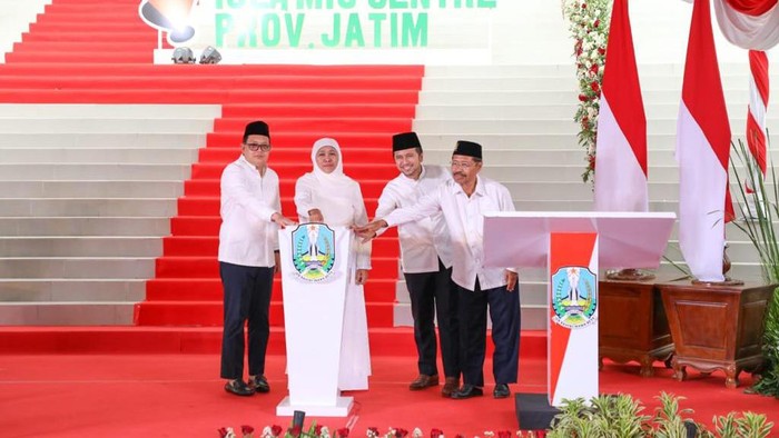 Gubernur Jawa Timur Khofifah Indar Parawansa meresmikan Masjid Islamic Center Jatim. Masjid ini berada di kawasan Islamic Center, Surabaya.