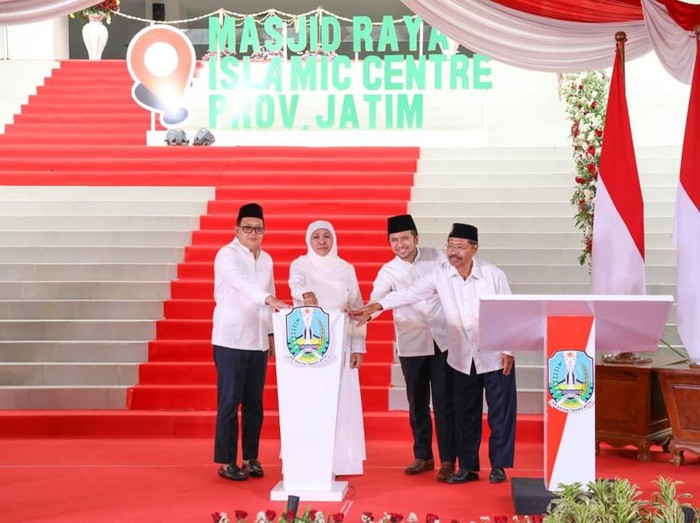 Gubernur Jawa Timur Khofifah Indar Parawansa meresmikan Masjid Islamic Center Jatim. Masjid ini berada di kawasan Islamic Center, Surabaya.
