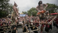 Pawai ogoh-ogoh ini diikuti oleh 23 kelompok umat Hindu di Soloraya.