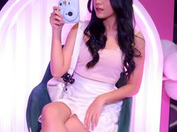 Menggenggam Instax Mini 12, Selfi Jadi Makin Mudah