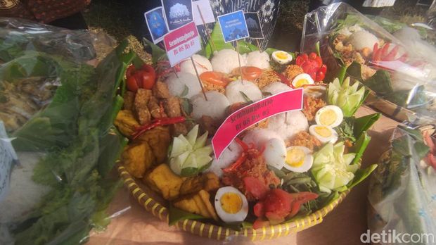 Meriahnya Kirab di Genuk Semarang Suguhkan 8.725 Sego Golong, Sabtu (18/3/2023).