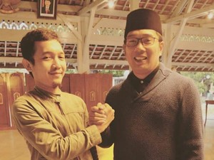 Hilangnya Karir Guru Sabil gegara Kata Maneh di IG Ridwan Kamil