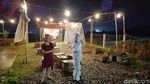 Sensasi Makan Ditemani Pocong di Angkringan Horor Sumpiuh, Berani Coba?