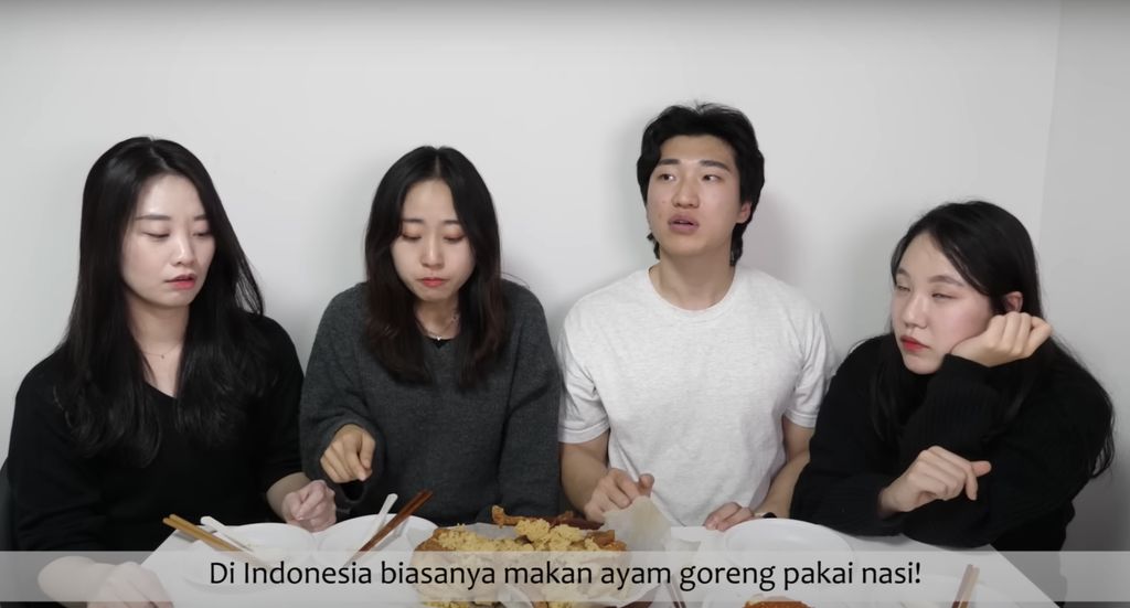 orang korea makan ayam