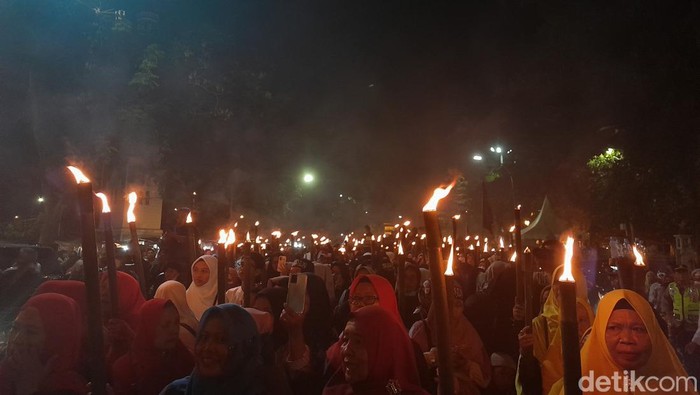 Pawai Obor di Medan menyambut Ramadhan Pawai Obor di Medan menyambut Ramadhan