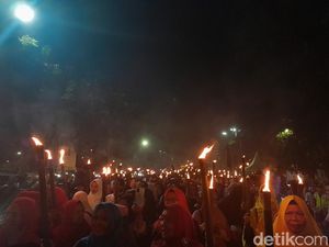 Ribuan Umat Islam di Medan Ikuti Pawai Obor Menyambut Ramadhan