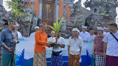 Peguyuban Umat Hindu BUMN Bali melaksanakan penanaman pohon upakara untuk menyambut Hari Raya Nyepi 2023.